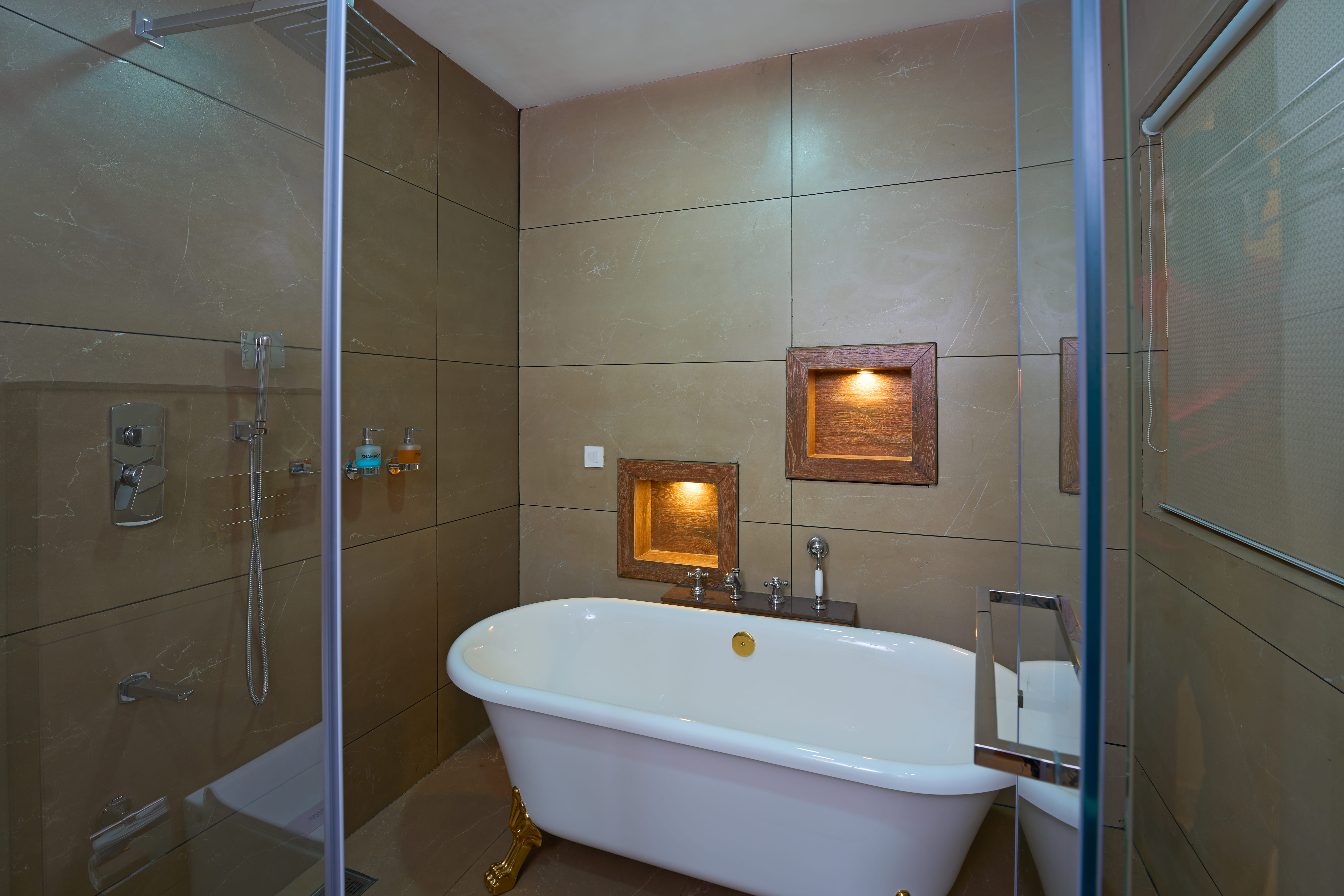 Plantation Luxury Room with Bathtub — freestanding bathtub close-up