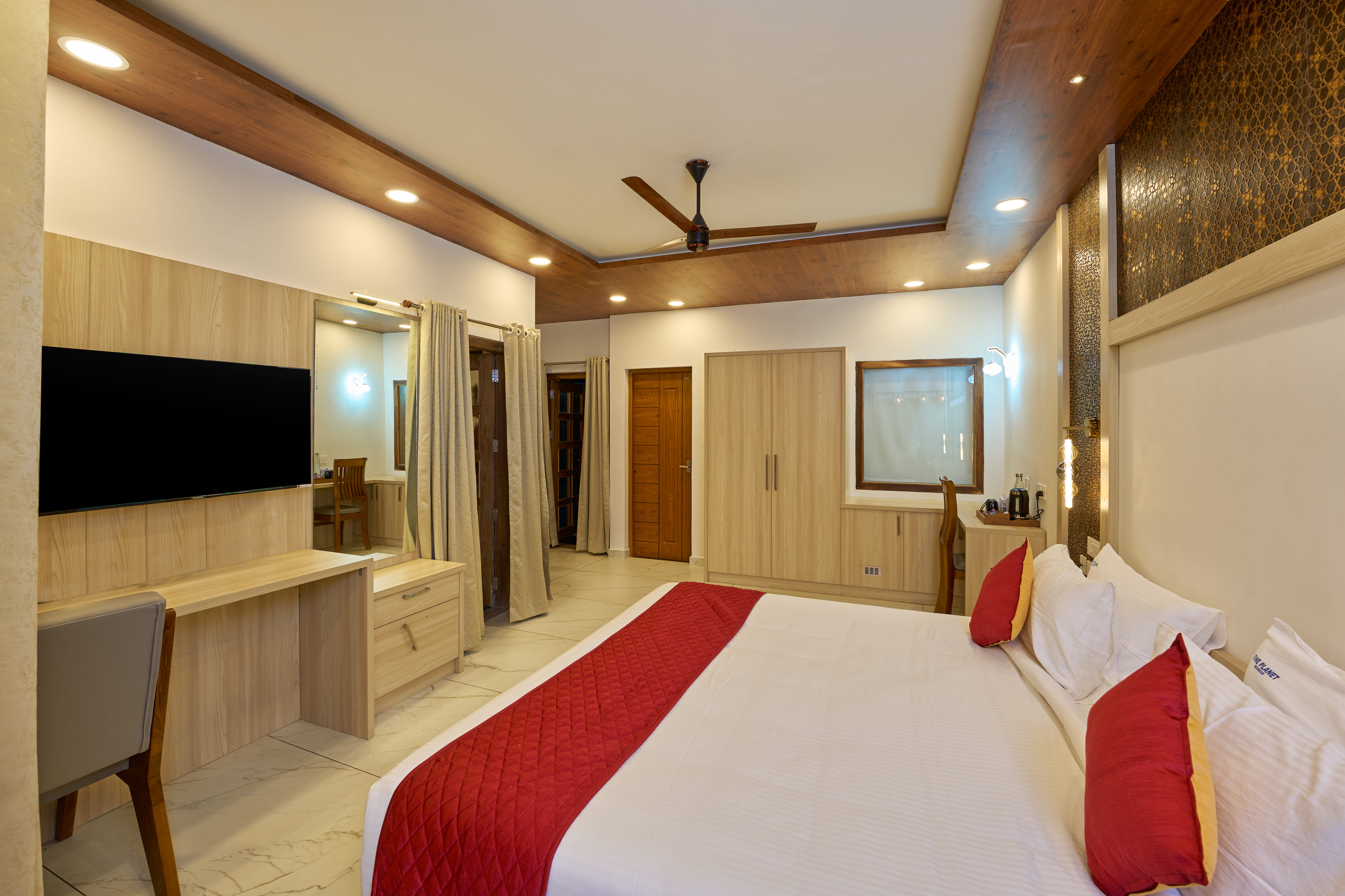 Plantation Luxury Room with Bathtub — bedroom with king bed